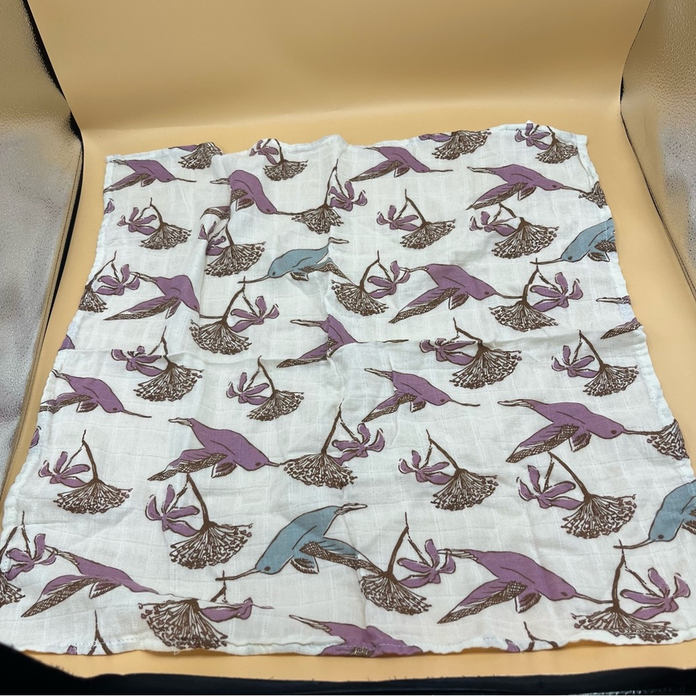 Milkbarn Organic Cotton Burp Cloth Hummingbird